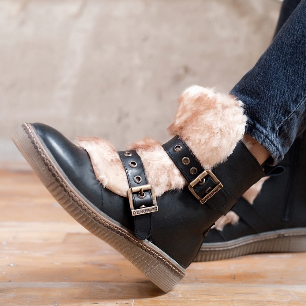 BearPaw Yolanda Boots in Black size 7